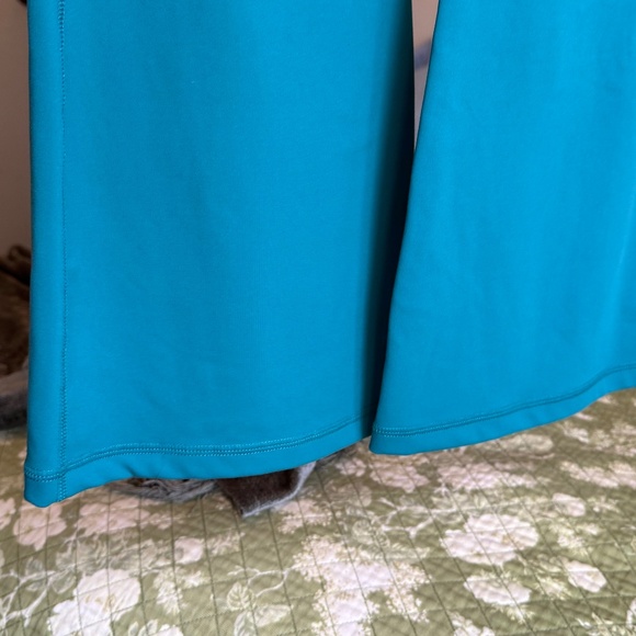 Crisscross Hourglass® Flared Leggings with Pockets - Emerald - Medium TALL 34" - Picture 10 of 10